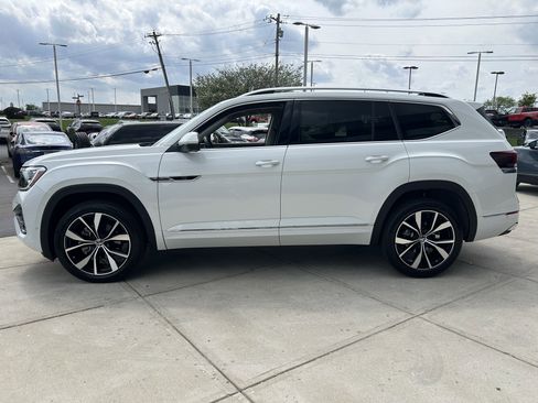 Used 2024 Volkswagen Atlas SEL Premium R-Line image 4
