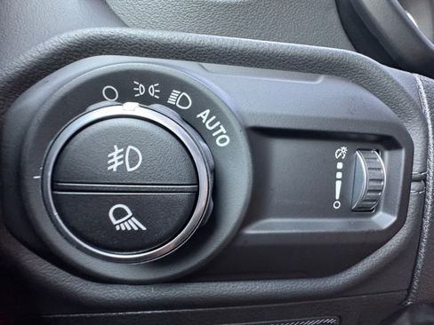 New 2025 Jeep Gladiator Sport image 3