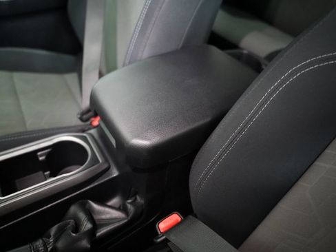 Used 2020 Toyota Tacoma TRD Off-Road image 32