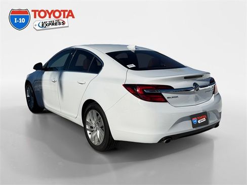 Used 2016 Buick Regal image 2