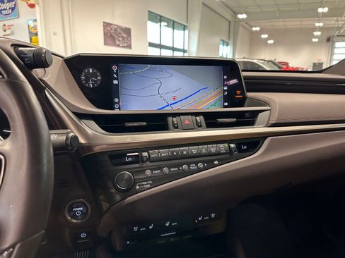 Used 2020 Lexus ES 300h w/ Premium Package FWD image 25