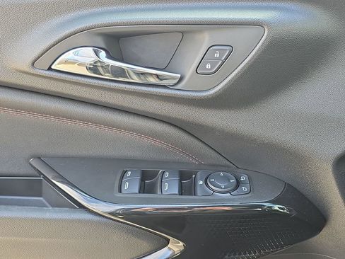 Certified 2025 Chevrolet Trax RS w/ Sunroof Package image 24