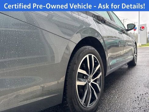 Certified 2025 Volkswagen Jetta SE w/ Sunroof Package FWD image 21