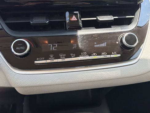 Used 2020 Toyota Corolla LE FWD image 22