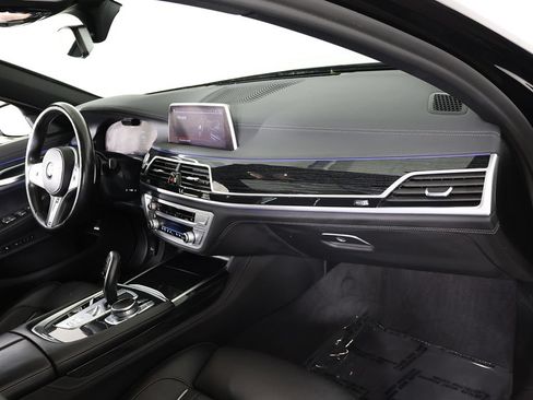 Used 2021 BMW 750i xDrive w/ M Sport Package AWD/4WD image 34