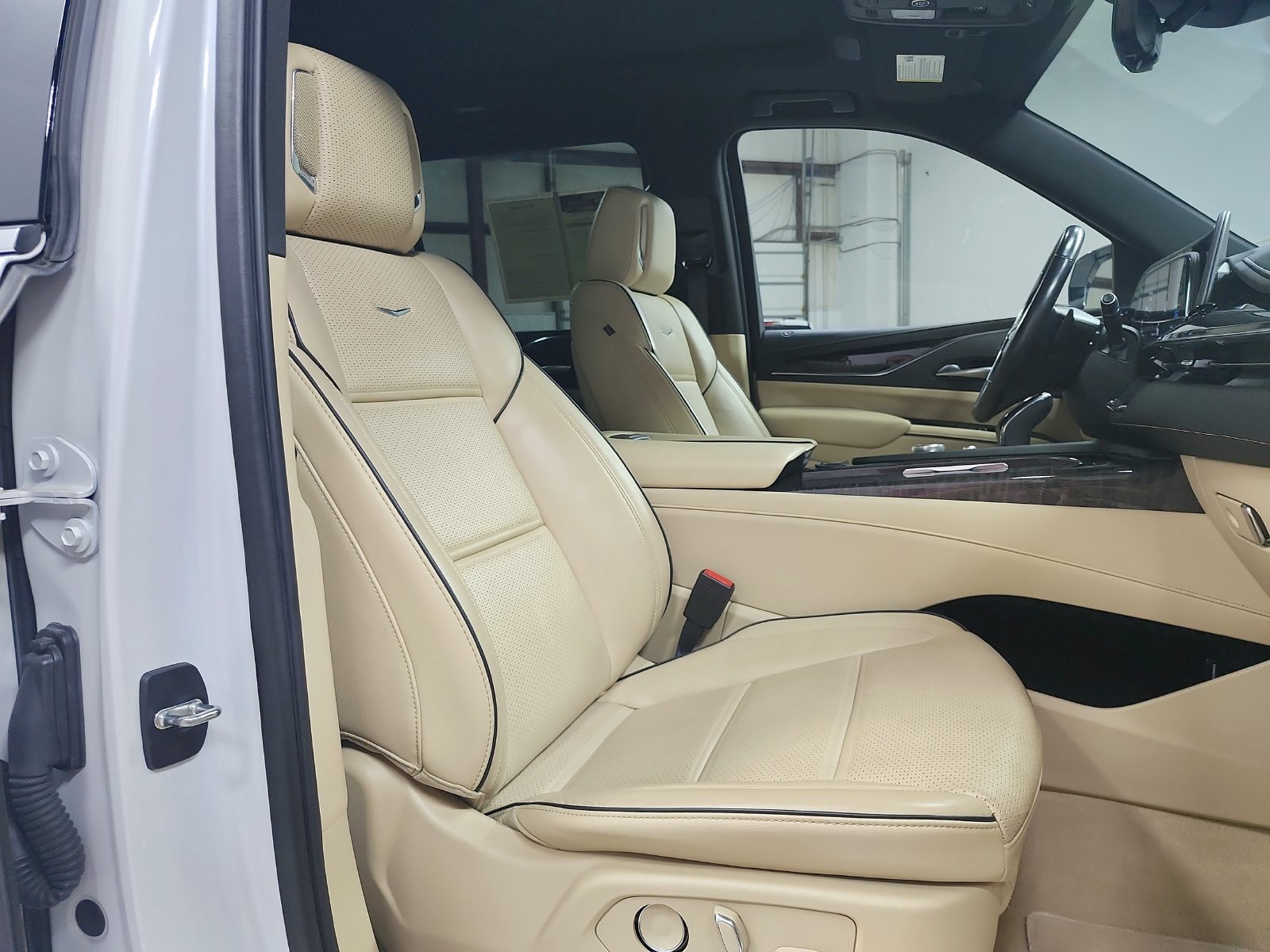 Used 2021 Cadillac Escalade ESV Premium Luxury AWD/4WD image 42