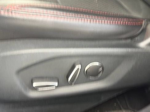 Used 2018 Ford Explorer XLT w/ Equipment Group 202A AWD/4WD image 26