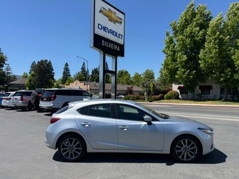 Used 2018 MAZDA MAZDA3 Grand Touring w/ Premium Equipment Package FWD image 1
