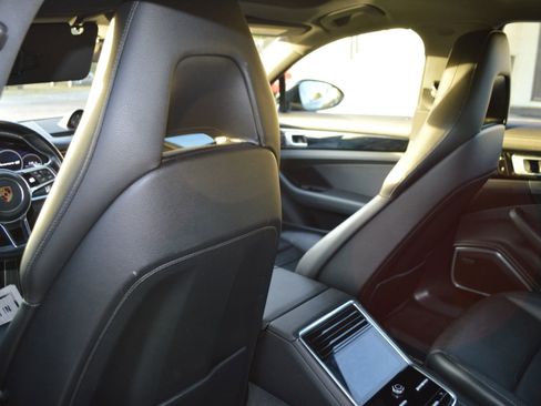 Used 2018 Porsche Panamera 4S image 21