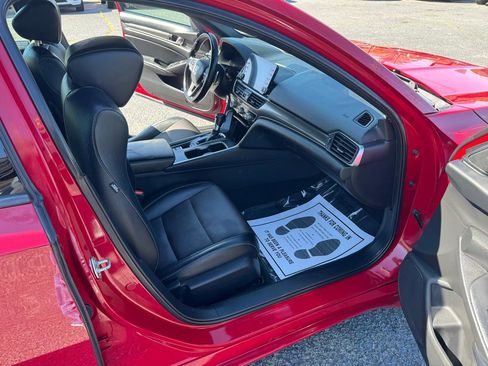Used 2018 Honda Accord Sport image 12