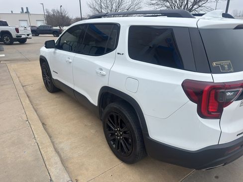 Used 2023 GMC Acadia SLT w/ Elevation Edition image 3