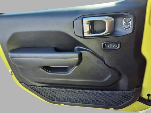 Used 2023 Jeep Gladiator Sport image 16