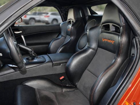 Used 2005 Dodge Viper SRT-10 w/ Copperhead Edition Group RWD image 12