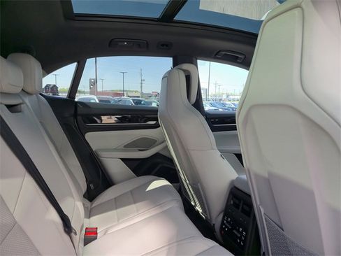 New 2025 Porsche Macan 4 Electric image 15