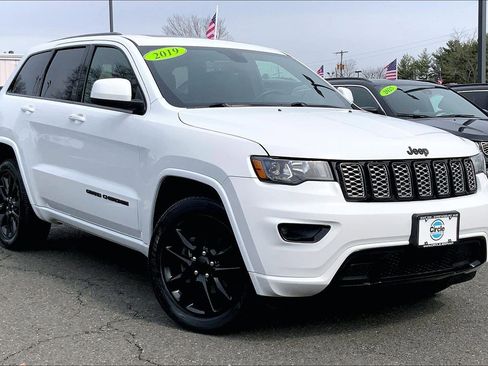 Used 2019 Jeep Grand Cherokee Altitude image 2
