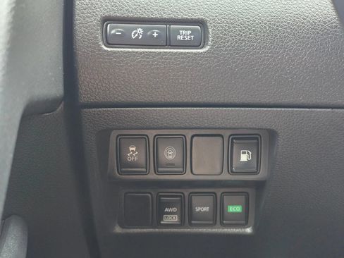 Used 2019 Nissan Rogue SV AWD/4WD image 25