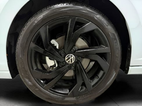 Certified 2025 Volkswagen Jetta SE image 19