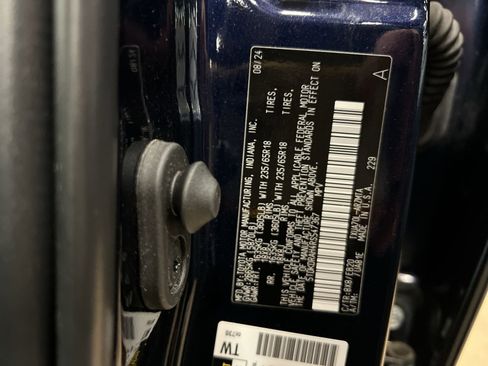 Used 2024 Toyota Highlander XLE image 27