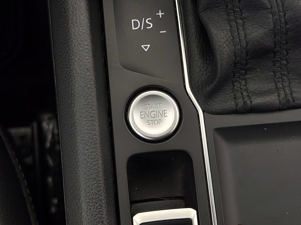 Used 2019 Volkswagen Atlas SE w/ Panoramic Sunroof Package FWD image 26