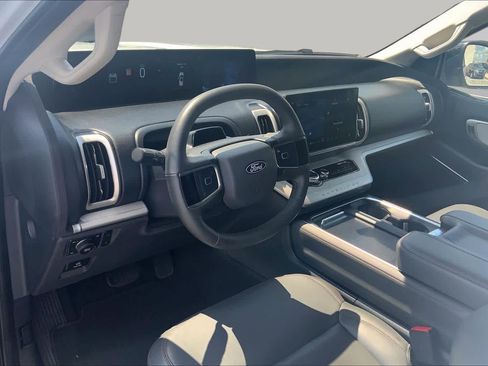 Used 2025 Ford Expedition Active AWD/4WD image 18