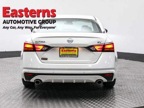 Used 2024 Nissan Altima 2.5 SV w/ SV Premium Package image 6