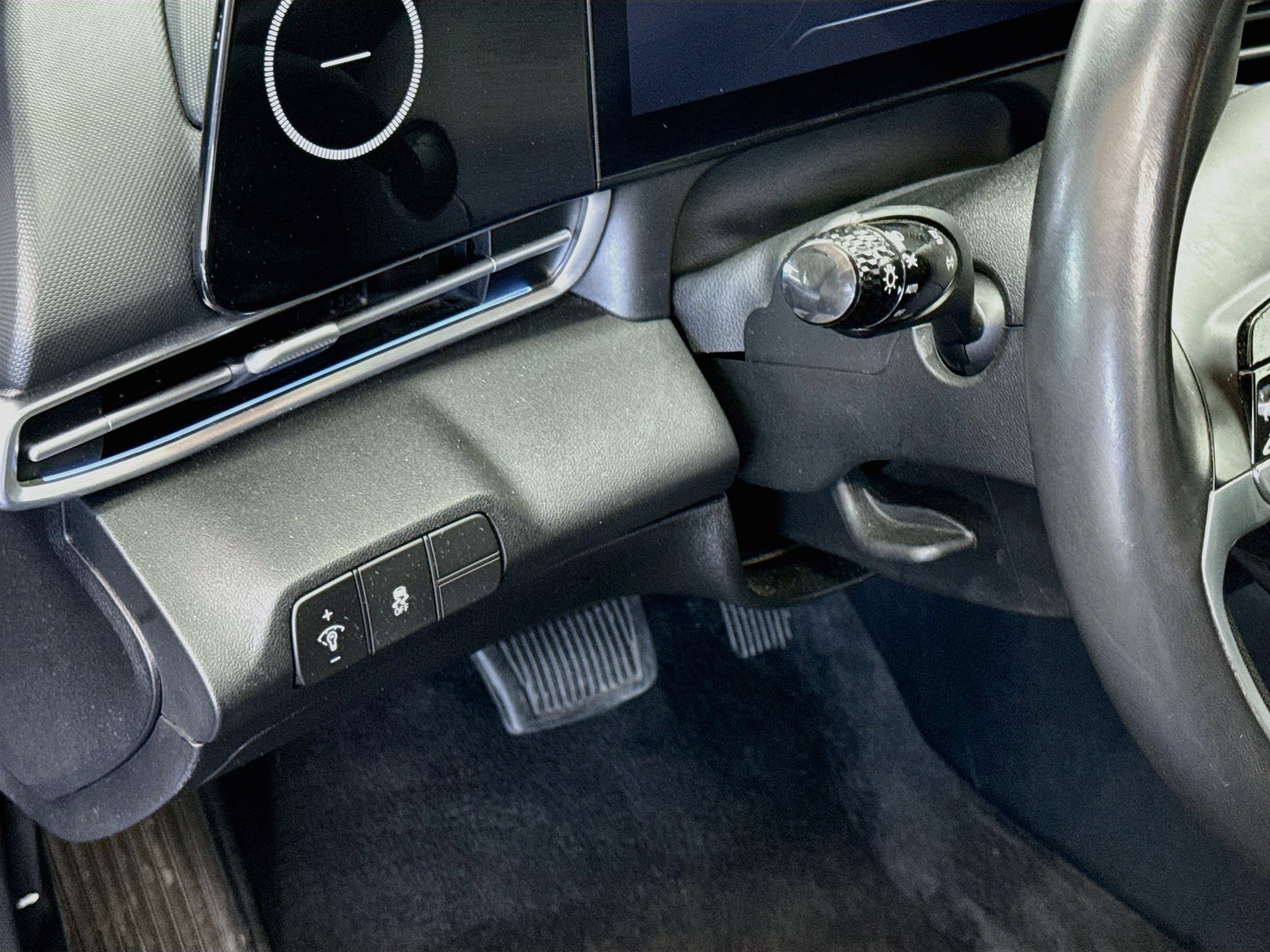 Used 2025 Hyundai Elantra SEL FWD image 17