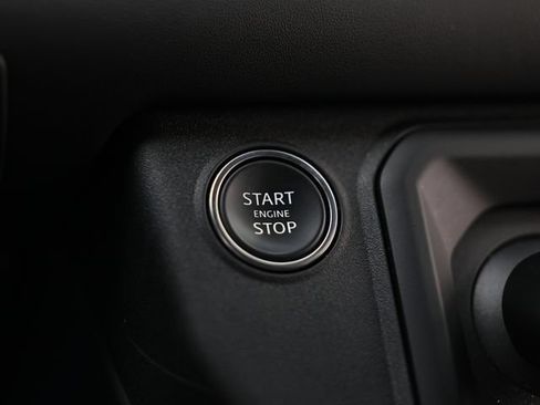 Used 2025 Land Rover Defender 110 X-Dynamic SE AWD/4WD image 44