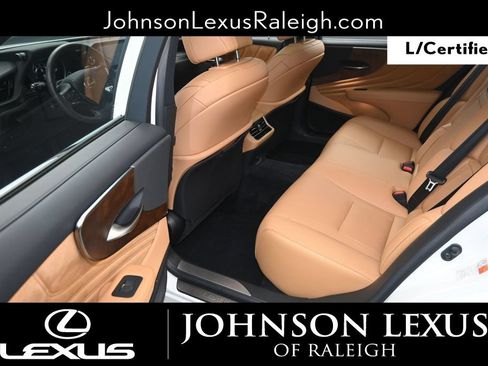 Certified 2021 Lexus LS 500 w/ Accessory Package (Z2) RWD image 12