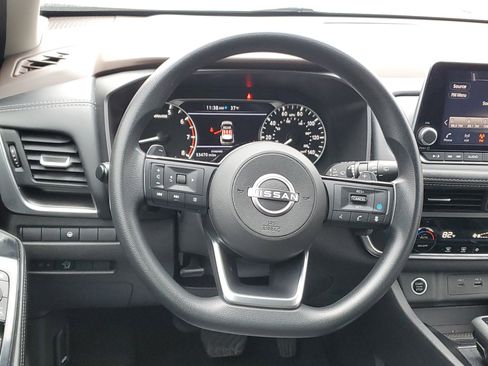 Used 2023 Nissan Rogue SV image 12