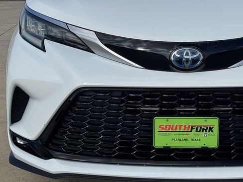 Used 2021 Toyota Sienna XSE image 8