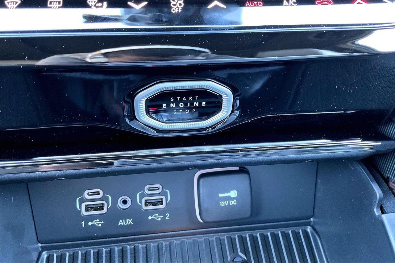 New 2027 Jeep Grand Cherokee Altitude RWD image 17