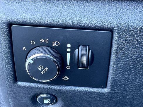 Used 2019 Jeep Grand Cherokee Overland image 32