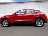 Certified 2022 Porsche Macan image 2