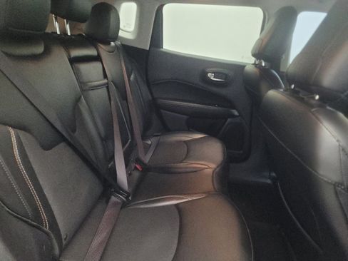 Used 2019 Jeep Compass Latitude FWD image 19
