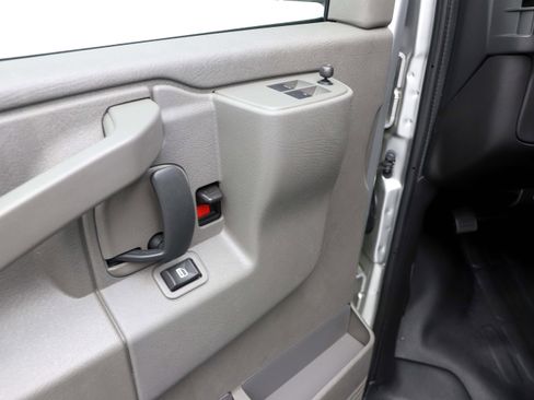 Used 2022 Chevrolet Express 3500 LS RWD image 20