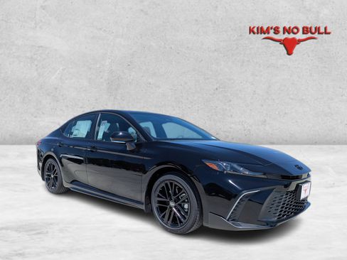 New 2026 Toyota Camry SE FWD image 1