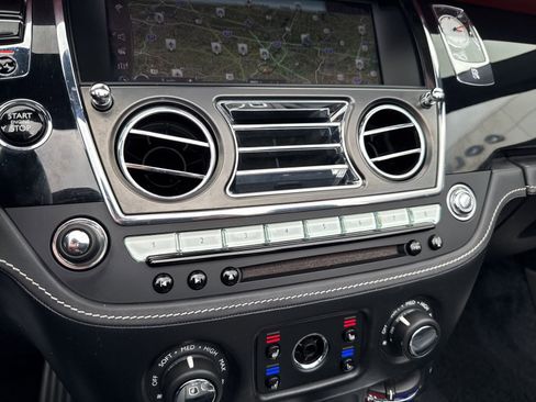Used 2018 Rolls-Royce Dawn RWD image 50