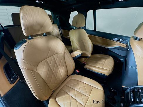 Used 2023 BMW X7 xDrive40i w/ M Sport Package image 30