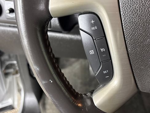 Used 2014 Chevrolet Suburban LS RWD image 19