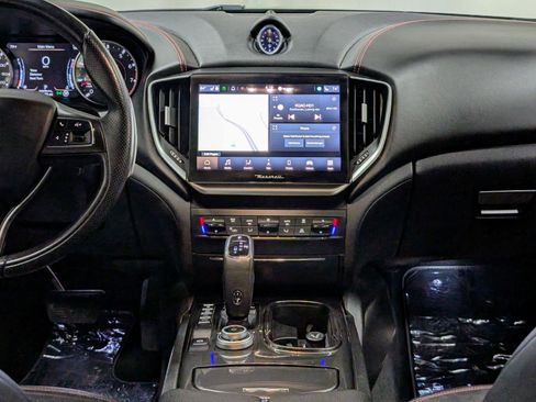 Used 2021 Maserati Ghibli RWD image 23