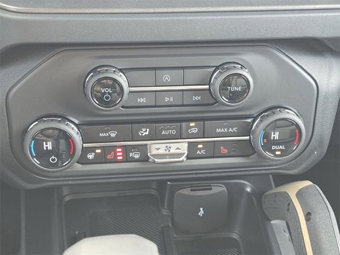 New 2025 Ford Bronco Badlands image 23