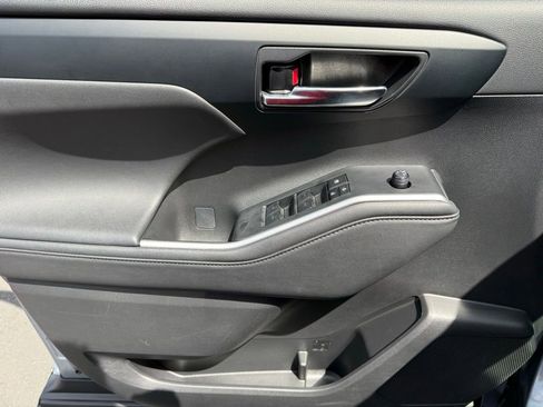 Certified 2024 Toyota Highlander XLE AWD/4WD image 15