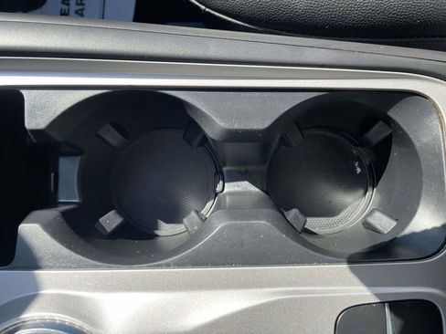 Used 2024 Ford Explorer XLT image 18