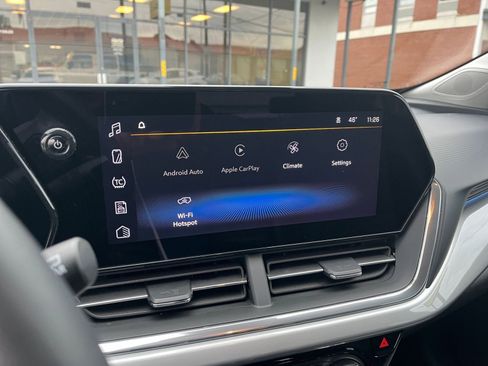 Used 2025 Chevrolet Trax LT w/ LT Convenience Package image 21