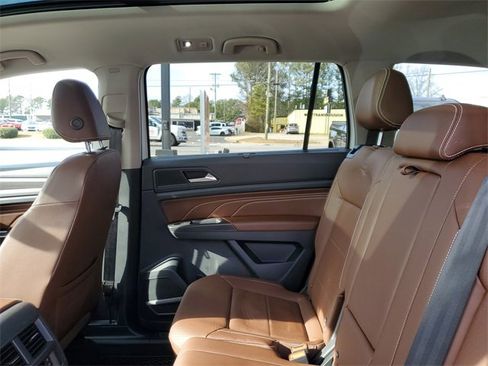 Certified 2023 Volkswagen Atlas SE w/ Panoramic Sunroof Package image 10
