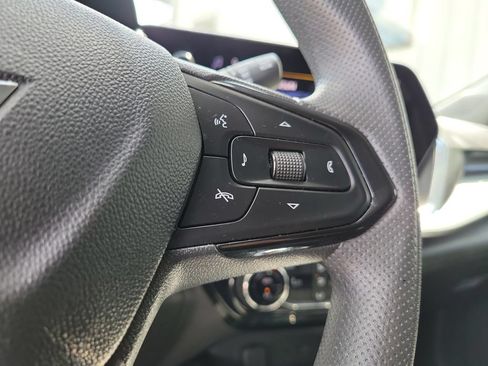Used 2025 Chevrolet Trax LT FWD image 27