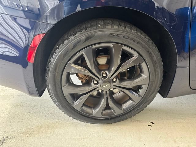 Used 2019 Chrysler Pacifica Limited w/ Advanced Safetytec Group FWD image 44