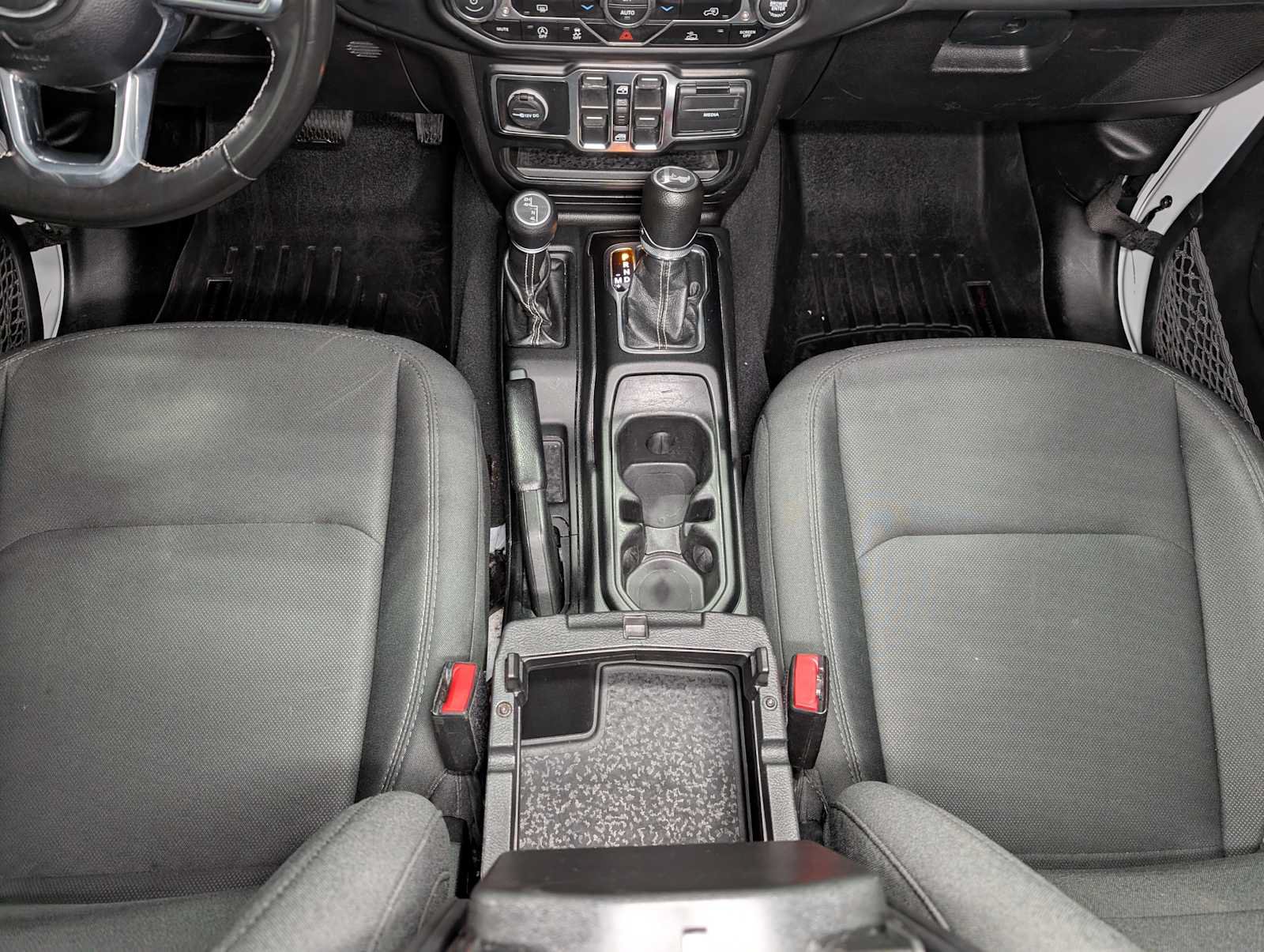 Used 2022 Jeep Wrangler Unlimited Sahara AWD/4WD image 19
