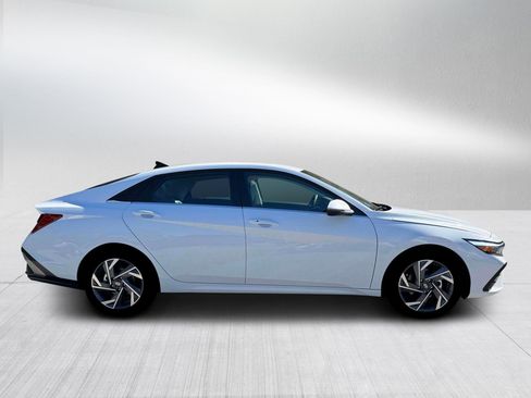 New 2026 Hyundai Elantra Limited image 9