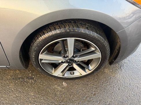 Used 2017 Kia Forte EX w/ EX Premium Tech Package image 18